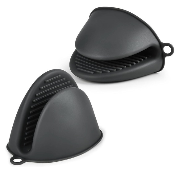 NWOT Silicone Oven Mitts - Picture 1 of 5
